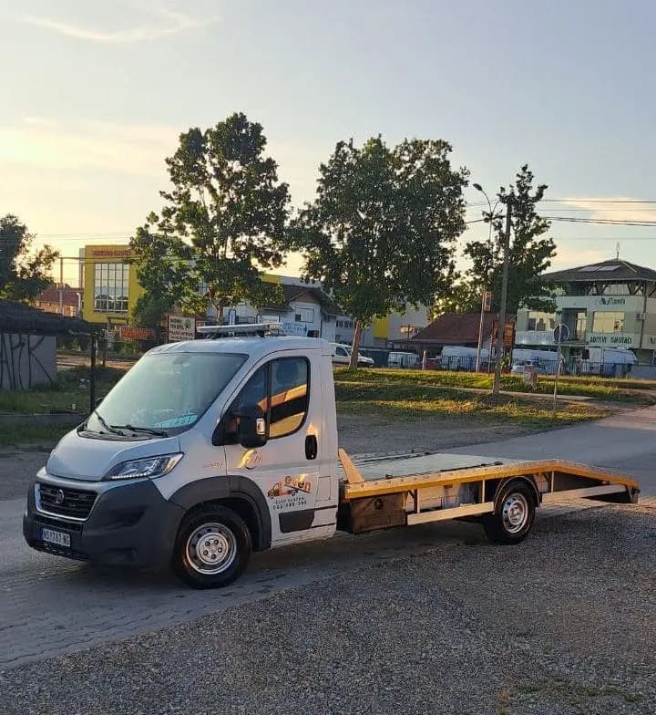 Leven Šlep Služba vozilo Novi Sad